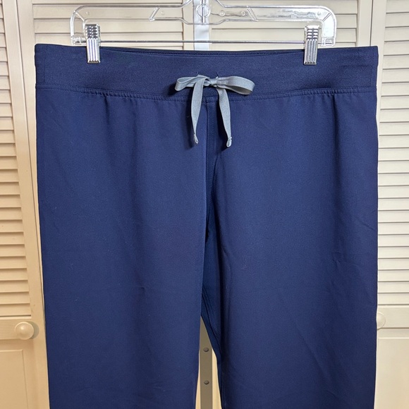 NWT Figs Navy Blue Straight Leg Livingston Basic Scrub Pants Size Large Petite - Picture 2 of 14